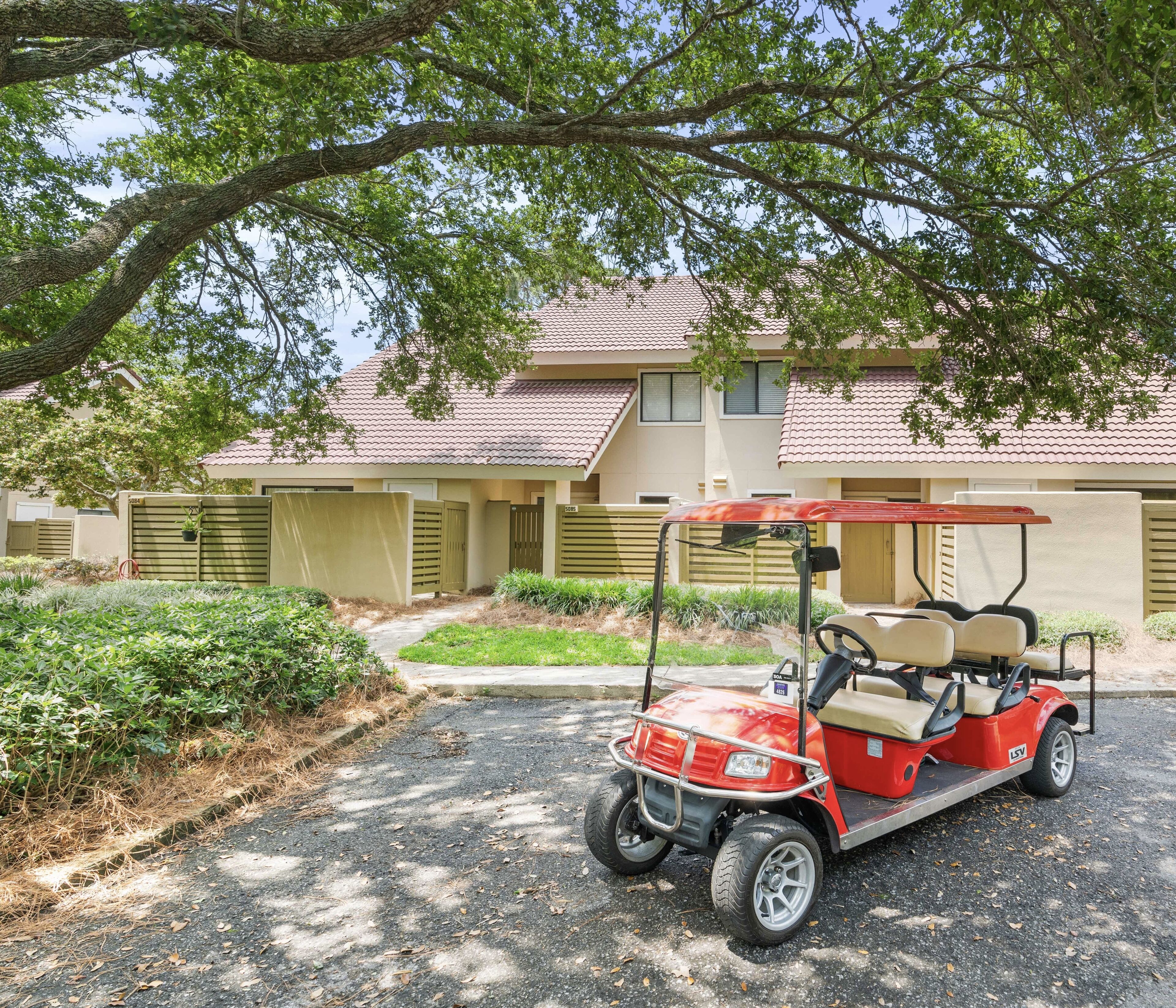 *Winter Special* ~ Lakefront ~ Community Pool ~ 6-Seat Golf Cart