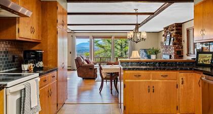 Spacious Ski Home - 10 Miles to Stowe 3 bed 4 bath