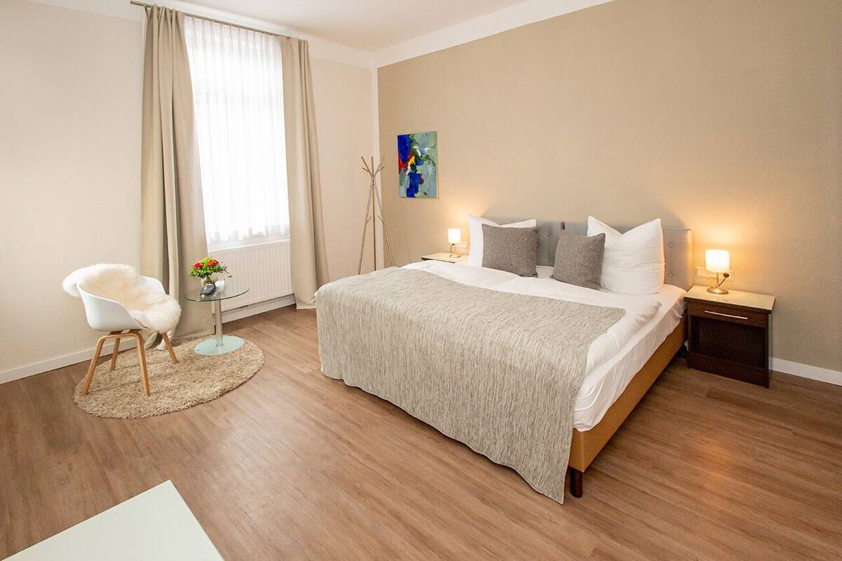 Desk, laptop workspace, WiFi (free), bed sheets
