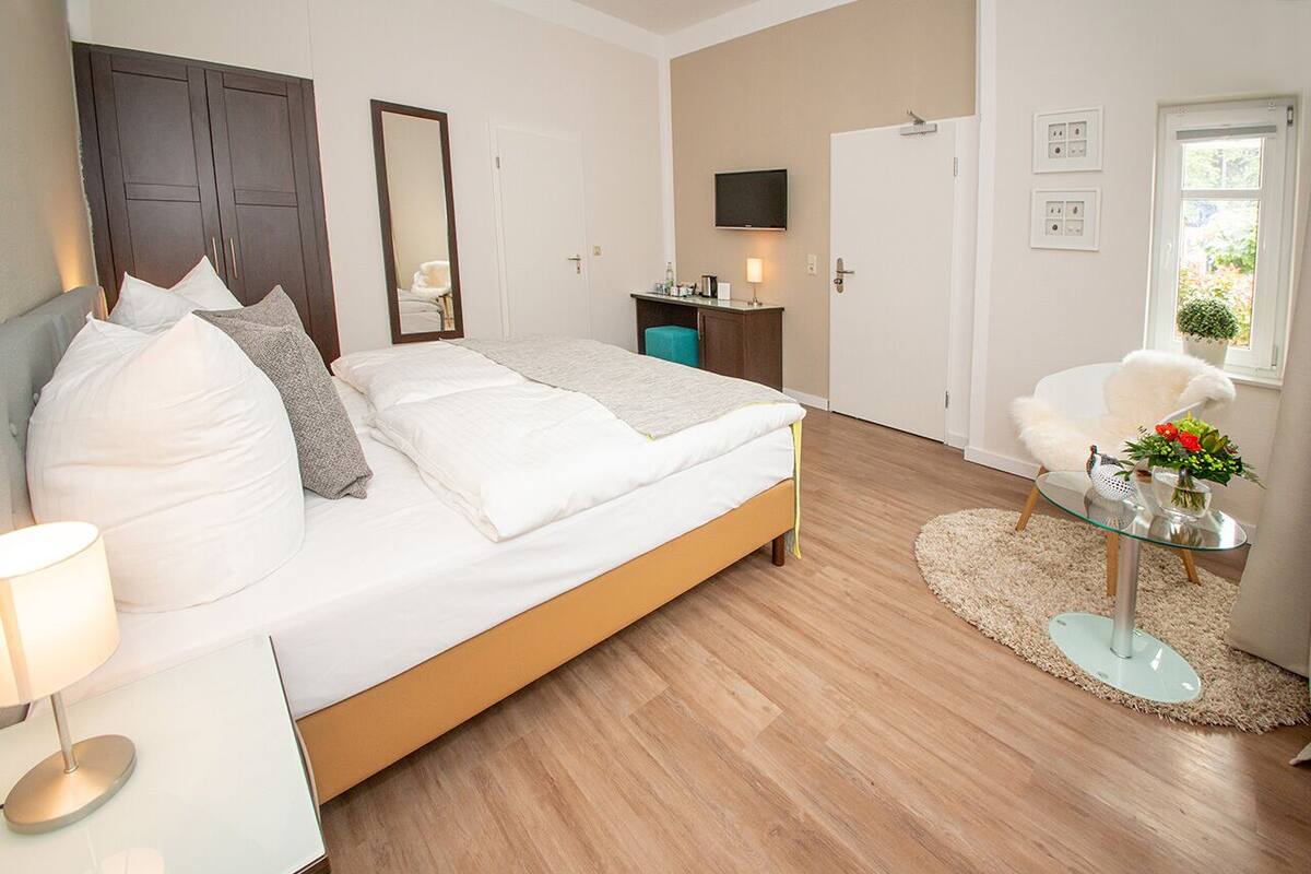 Desk, laptop workspace, WiFi (free), bed sheets