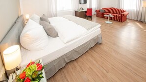 Triple Room | Desk, laptop workspace, WiFi (free), bed sheets - Fliegendes Perlhuhn (Lilienthal)