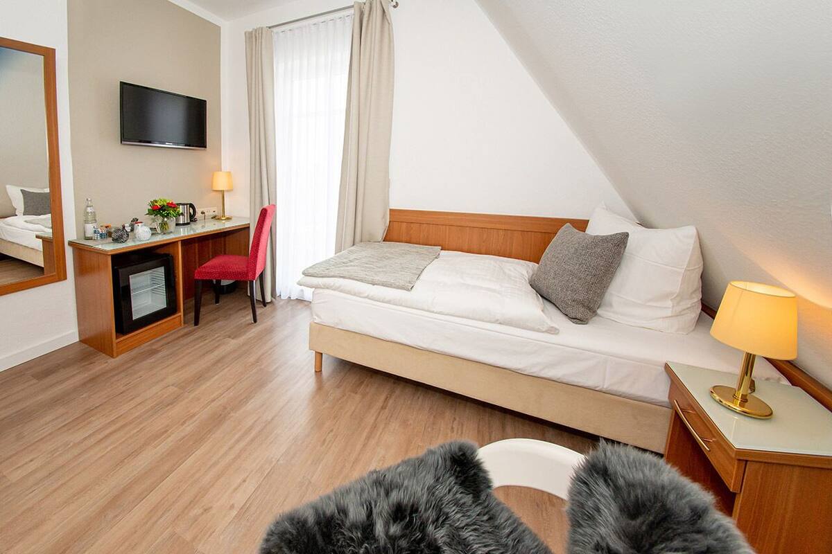 Desk, laptop workspace, WiFi (free), bed sheets