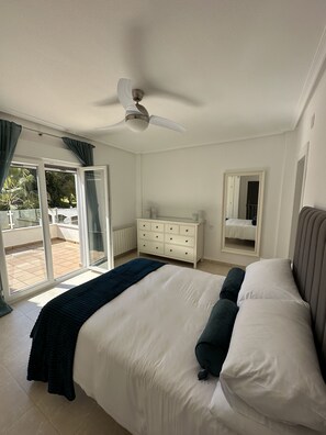 4 Schlafzimmer, Bügeleisen/Bügelbrett, kostenloses WLAN, Bettwäsche