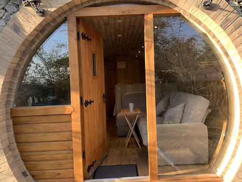 Cosy Escape Heated Luxury pod and hot tub