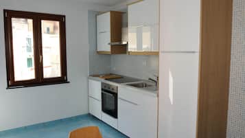 Apartamento standard, 1 quarto (Cetara House on Amalfi Coast) | Cozinha privada | Geladeira, fogão, cooktop, talheres/pratos/utensílios de cozinha