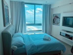 Panoramic Studio Suite | Premium bedding, desk, laptop workspace, blackout drapes - C Tower Apartments (Netanya)