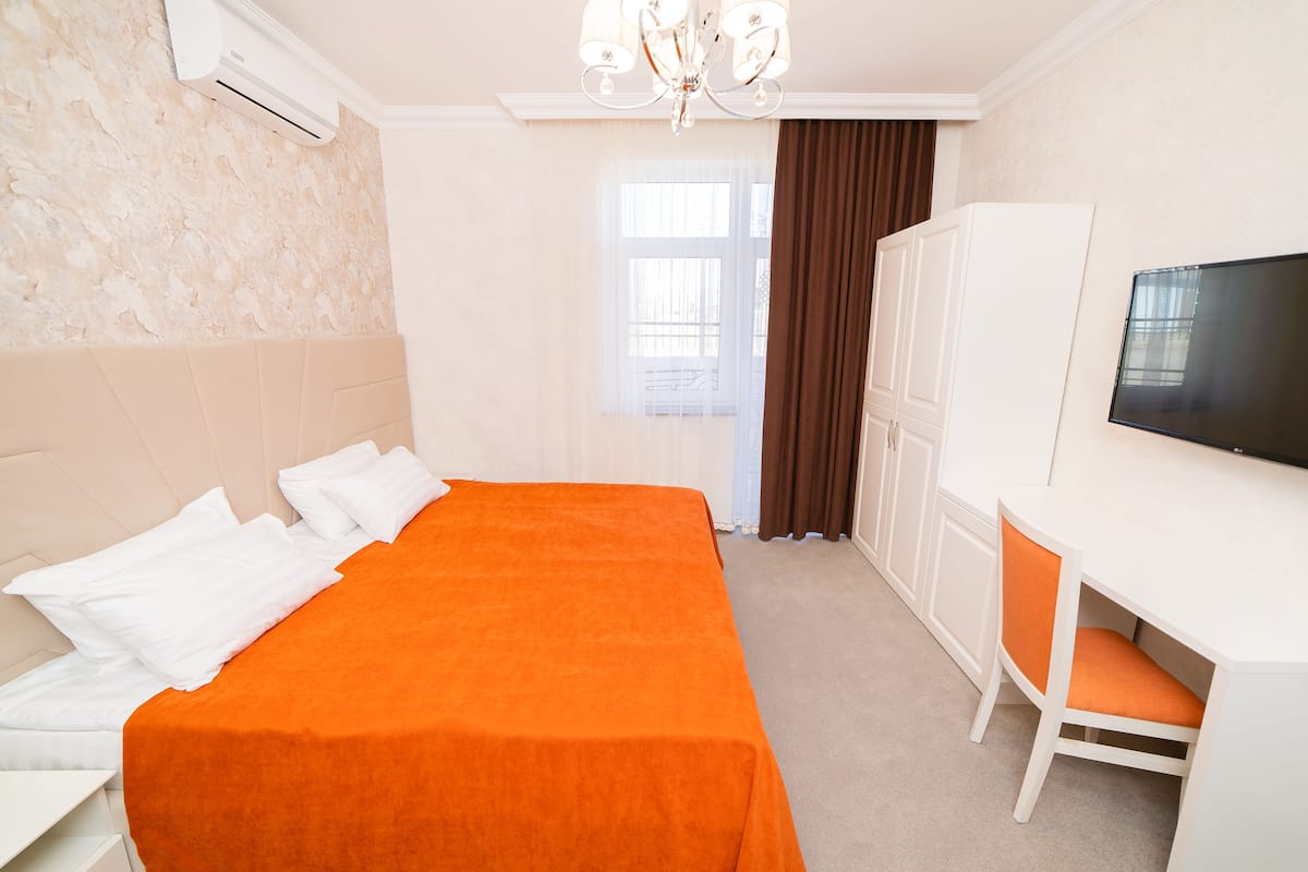 1 bedroom, in-room safe, desk, free WiFi
