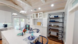Dining - Shady Palms - Stay In Comfort- May - Aug 10% OFF - 2BD/2.5Bath - Private Pool (Key West)
