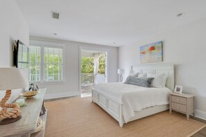 5 bedrooms, iron/ironing board, free WiFi, bed sheets