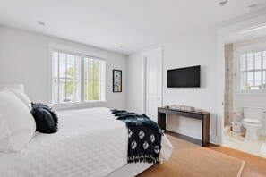 5 bedrooms, iron/ironing board, free WiFi, bed sheets