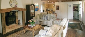 Cottage set in grounds of 25 acres with lake