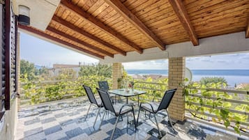 تناول الطعام بالخارج