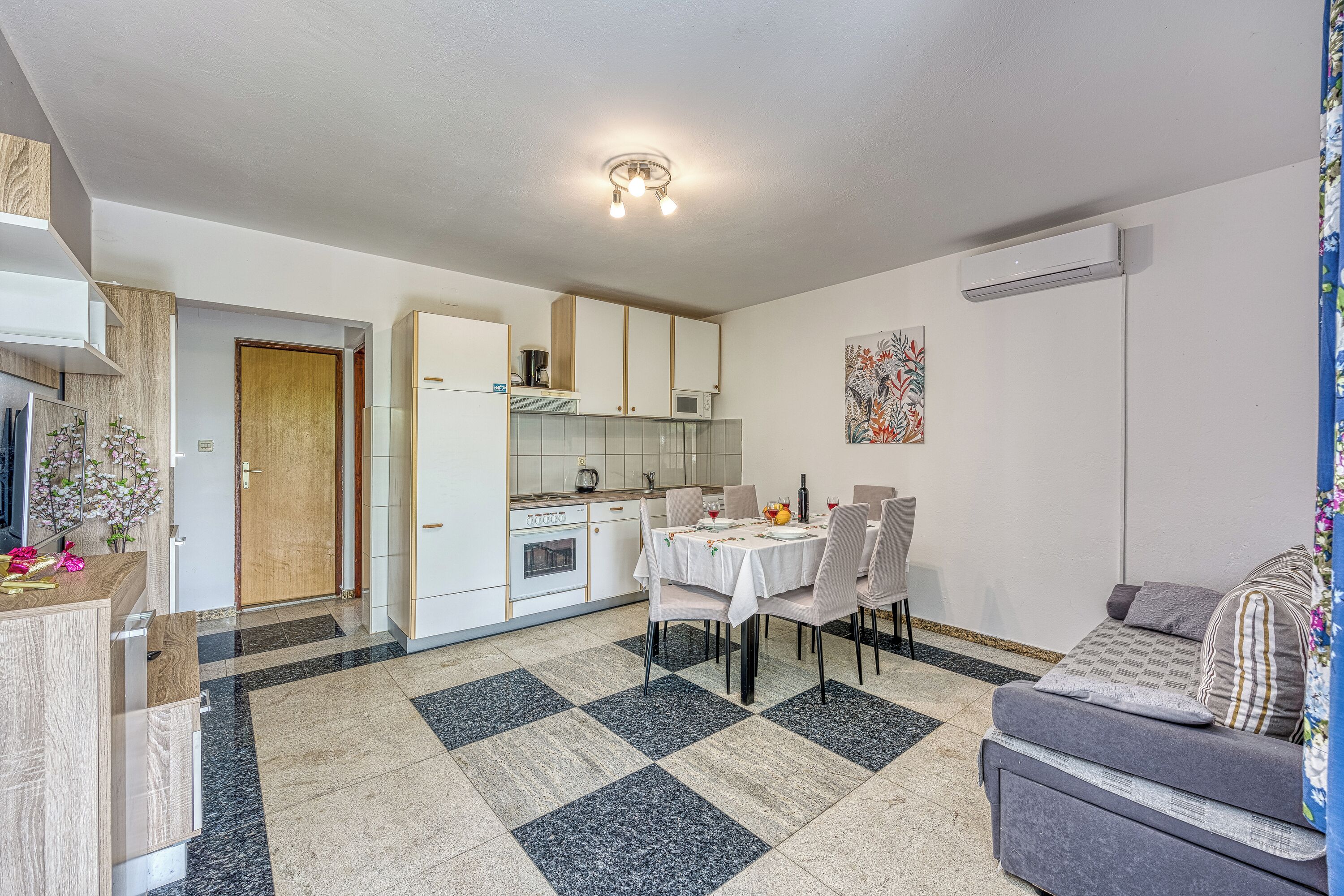 Familielejlighed - 1 soveværelse - mikrobølgeovn - ved bjerg (Silver Apartment Sea View) | Privat køkken