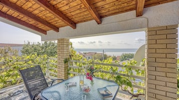 Family Apartment, Multiple Bedrooms, Mountainside (Cherry Apartment With Sea View) | Terrace/patio