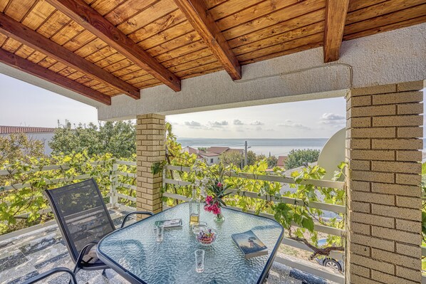 Family Apartment, Multiple Bedrooms, Mountainside (Cherry Apartment With Sea View) | Terrace/patio