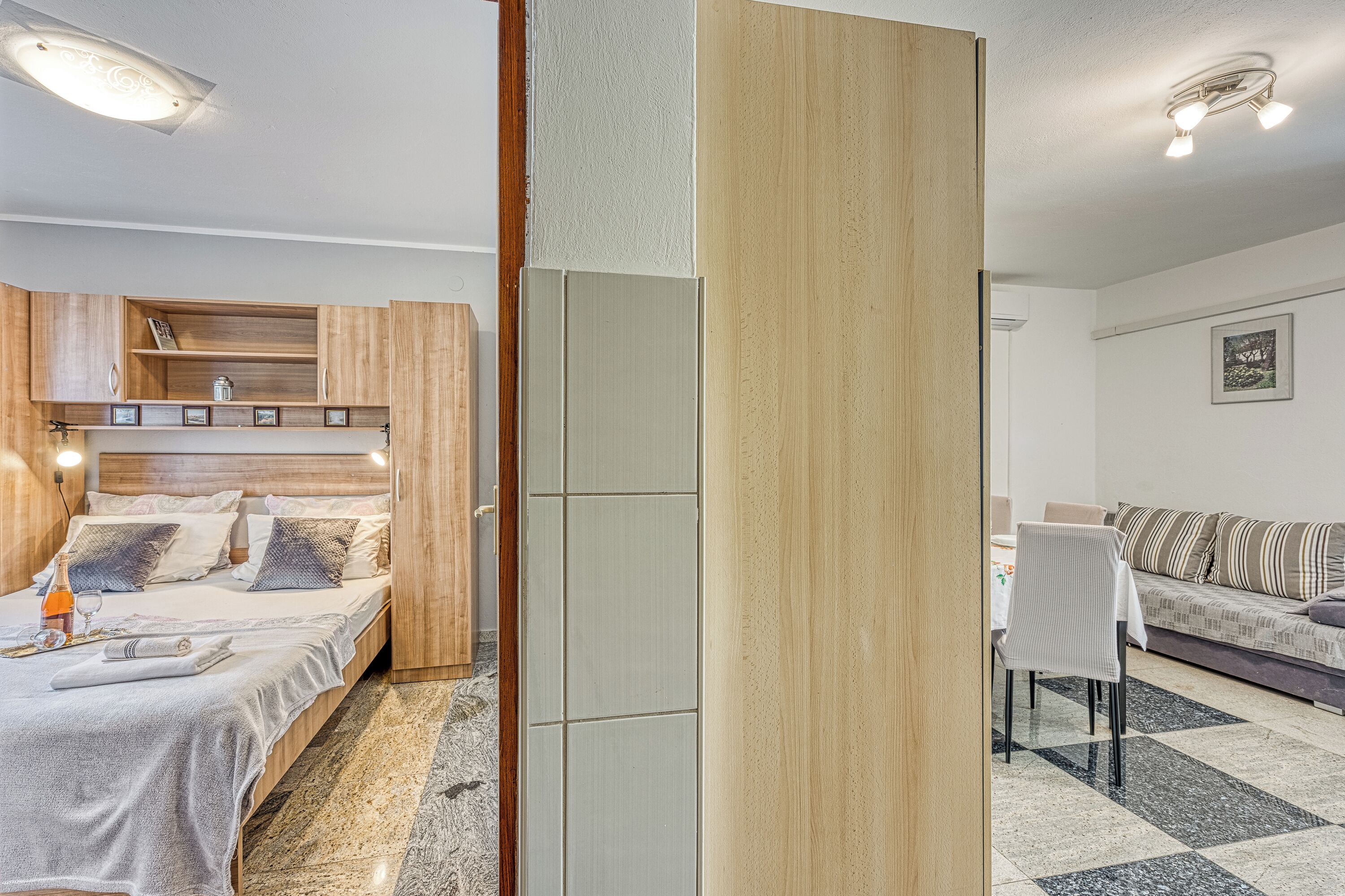 Familielejlighed - flere soveværelser - ved bjerg (Silver Apartment Sea View) | 1 soveværelse, gratis Wi-Fi, sengetøj