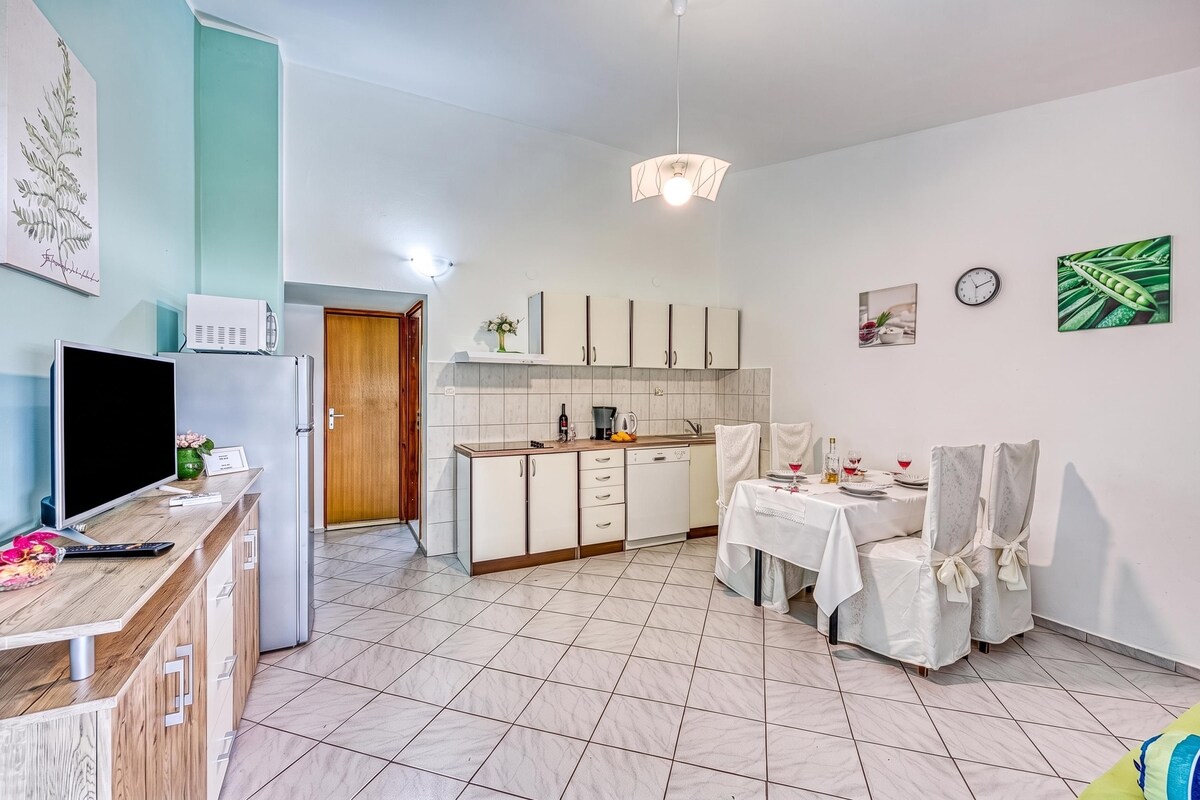 شقة عائلية - غرفة نوم واحدة - ميكروويف - بالقرب من الجبل (Turquoise Apartment Sea View)