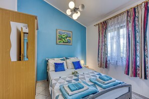 1 bedroom, free WiFi, bed sheets