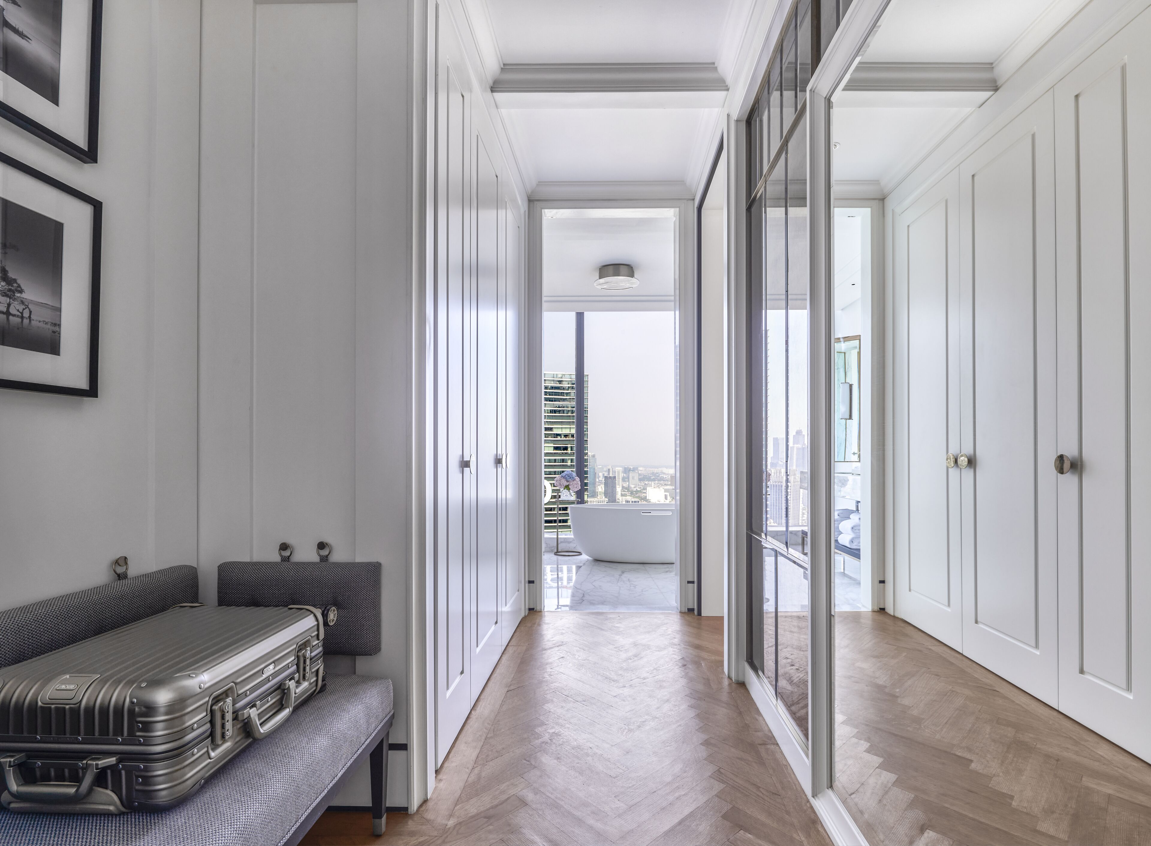 executive room, 1 king bed (cityscape) | premium bedding, minibar, in-room safe, desk