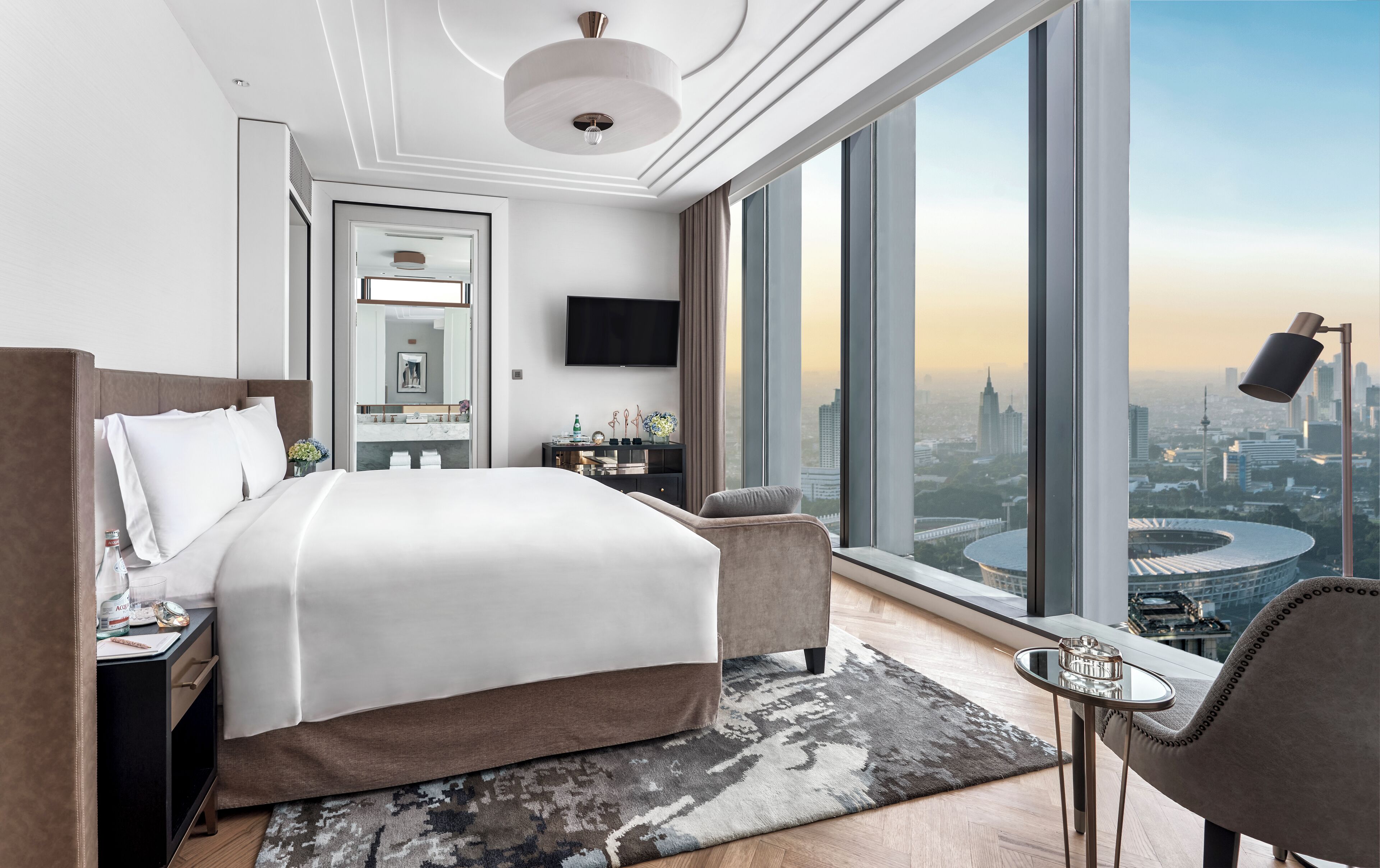 Executive Room, 1 King Bed (Cityscape) | Premium bedding, minibar, in-room safe, desk