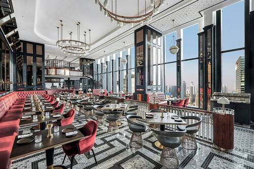 4 restaurantes; se sirven desayunos, comidas, cenas y brunch