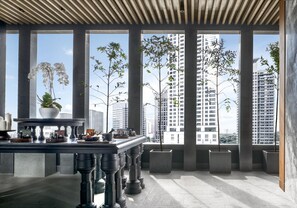 Couples treatment rooms, steam room, body treatments, hot stone massages - The Langham, Jakarta (Jakarta)