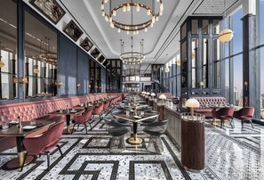 4 restaurants; breakfast, lunch, dinner, and brunch served - The Langham, Jakarta (Jakarta)