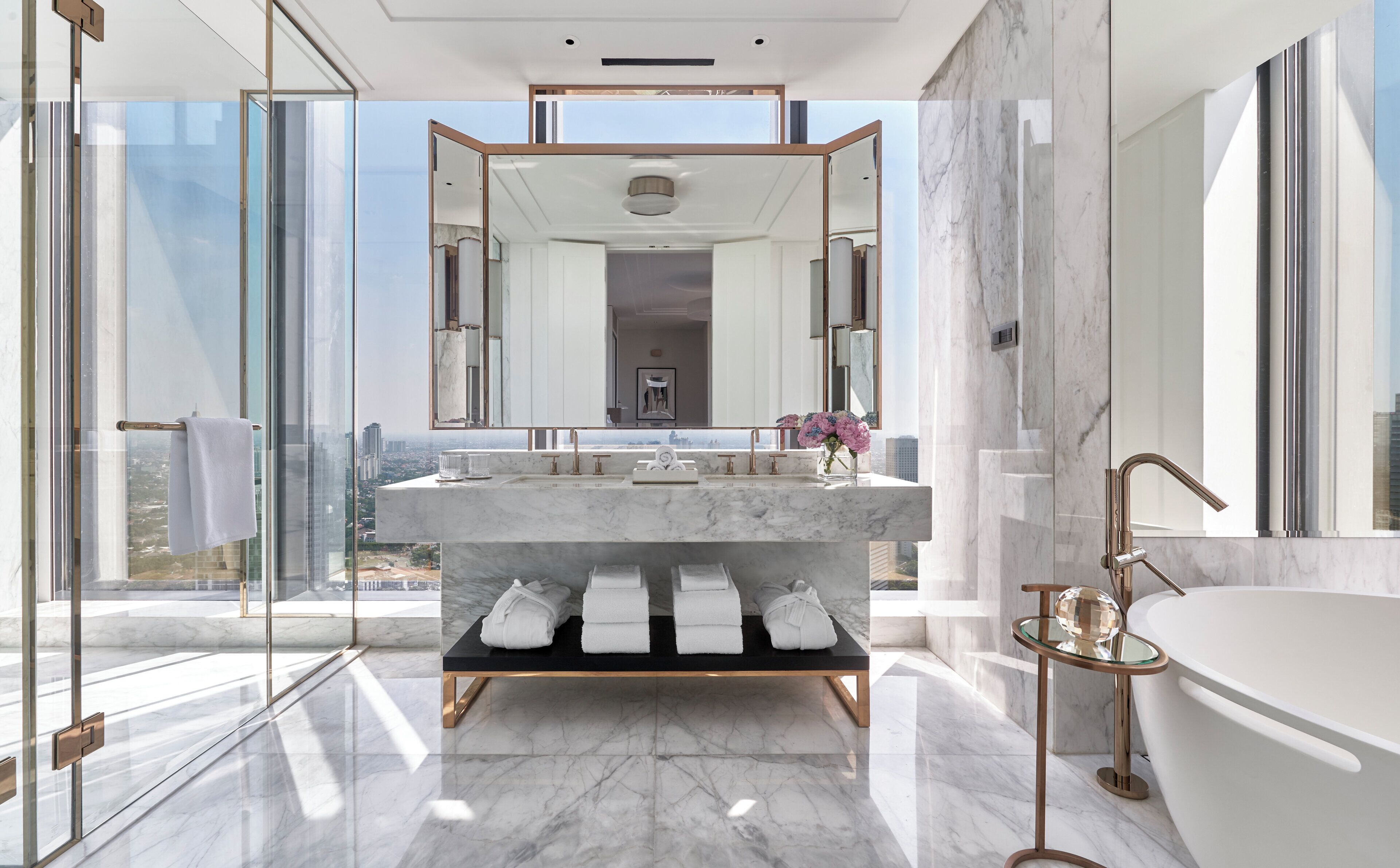 Ropa de cama de alta calidad y minibar 