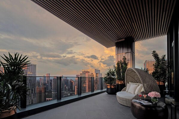 Balcony - The Langham, Jakarta (Jakarta)