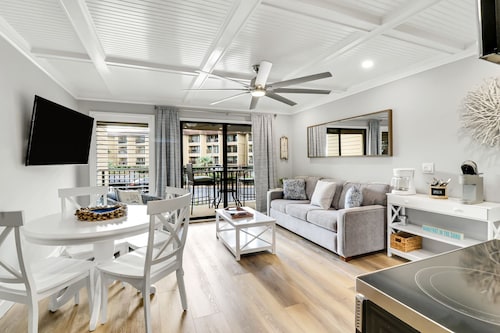 1st Floor Perfection - Beach and Tennis Oceanfront Resort - Like New - C145