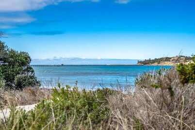 💲 Beach Front Esplanade Victor Harbor - Wi-Fi and Linen Included