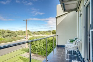 Property grounds - Beach Front Esplanade Victor Harbor - Wi-Fi and Linen Included (Victor Harbor)