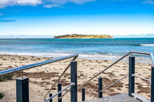 Beach Front Esplanade Victor Harbor - Wi-Fi and Linen Included