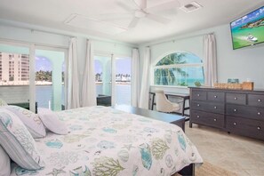 3 habitaciones, escritorio y tabla de planchar con plancha 