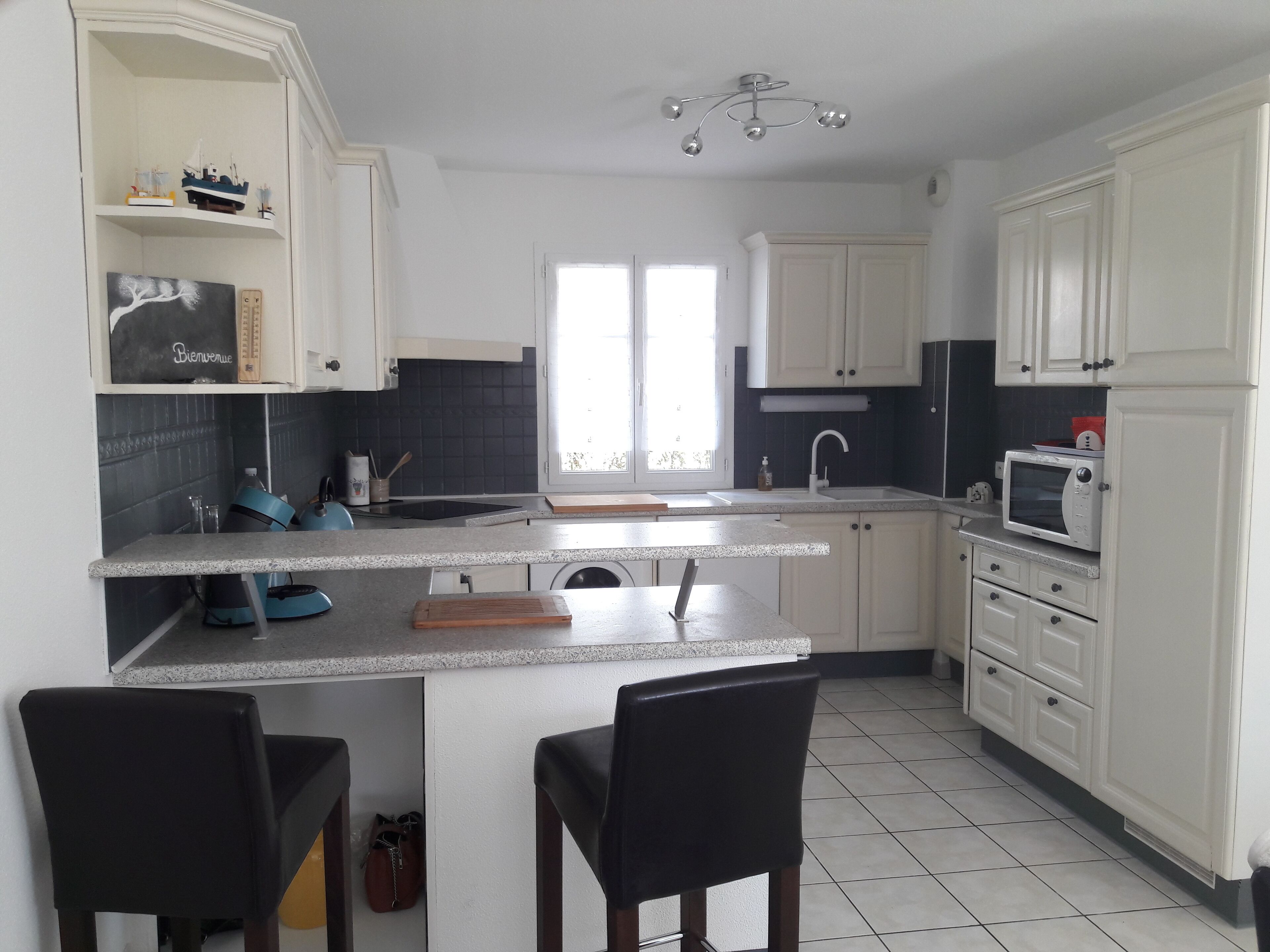 4* cottage near the ocean, with WIFI, shared swimming pool, private garden, park