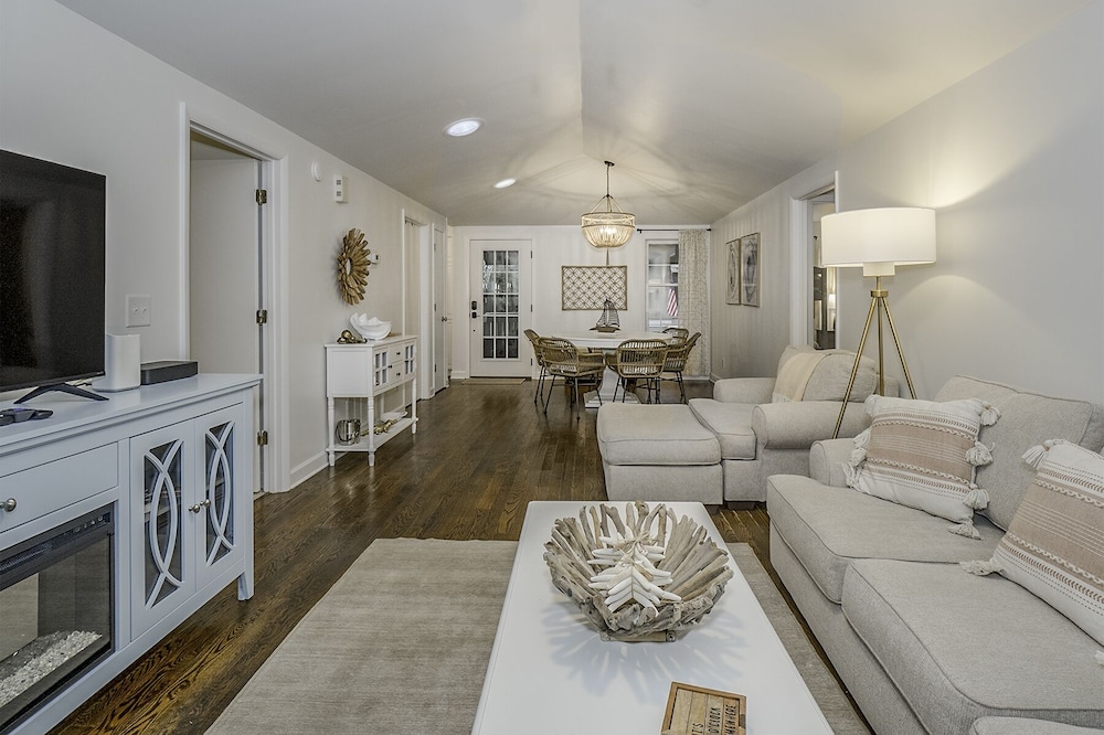 3 BD/2 BA Pet Friendly Summerwind! Close to Beaches, Pools, Dining & Golf!
