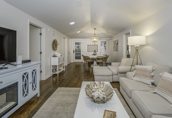 TV - 3 BD/2 BA  Pet Friendly Summerwind! Amenity Cards! Close to Beaches, Pools, Dining & Golf! (Seabrook Island)