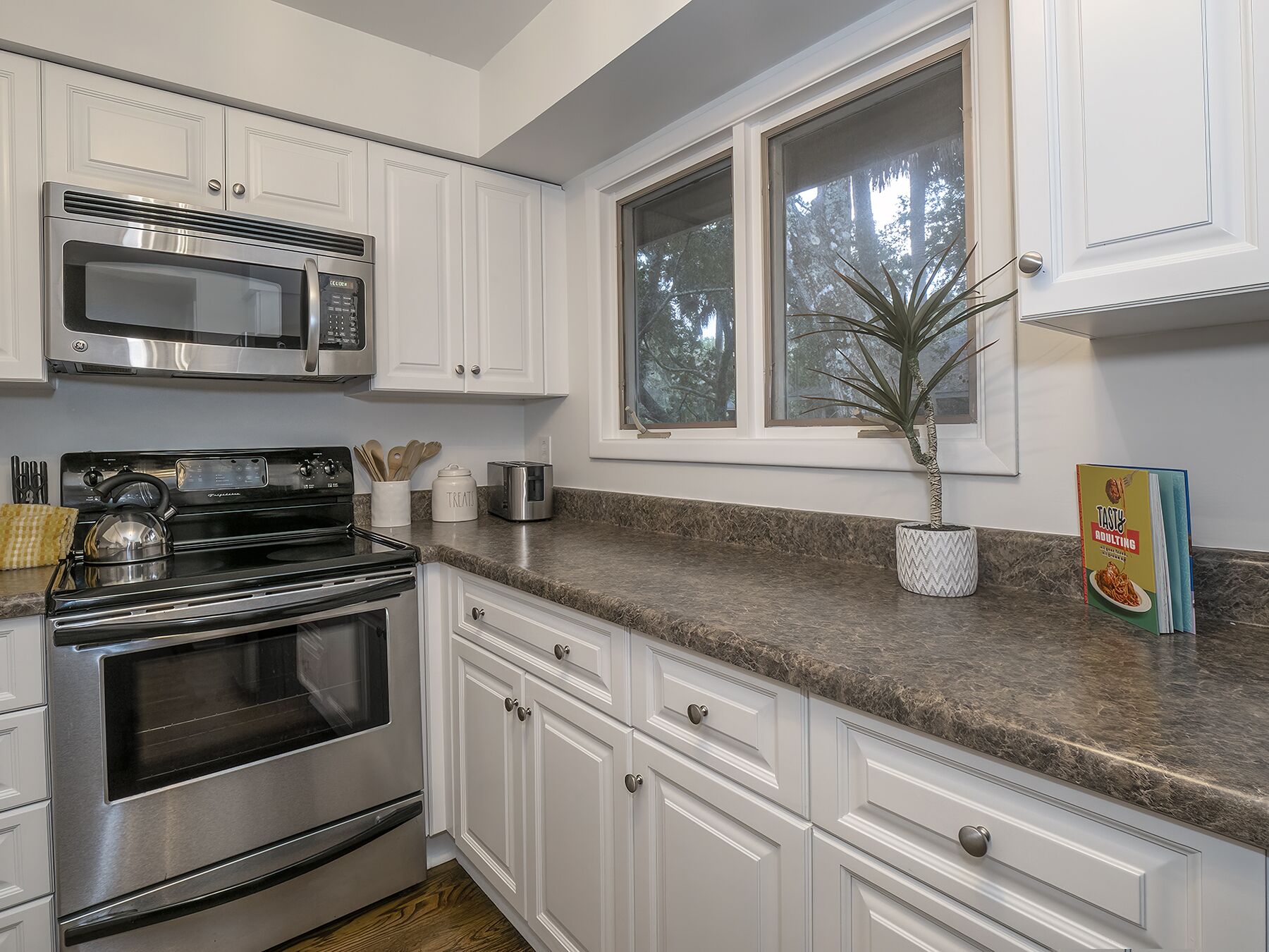 3 BD/2 BA  Pet Friendly Summerwind! Close to Beaches, Pools, Dining & Golf!