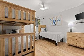 3 bedrooms, iron/ironing board, WiFi (free), bed sheets