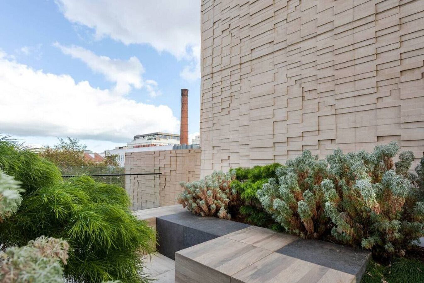 Sleek · Sleek Collingwood*FreeCarpark*Netflix* — image 6