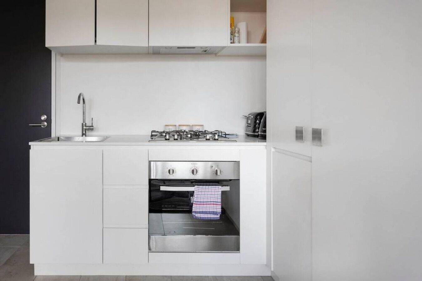 Sleek · Sleek Collingwood*FreeCarpark*Netflix* — image 16