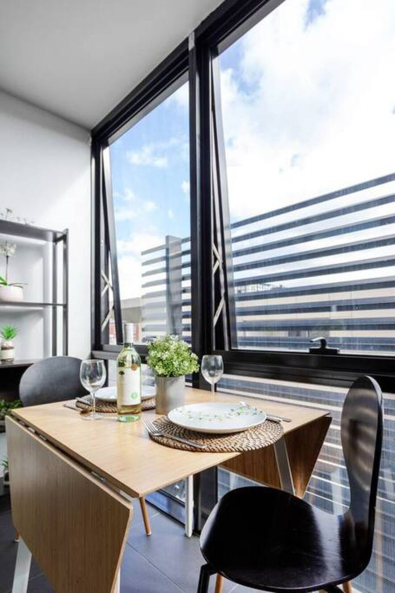 Sleek · Sleek Collingwood*FreeCarpark*Netflix* — image 4