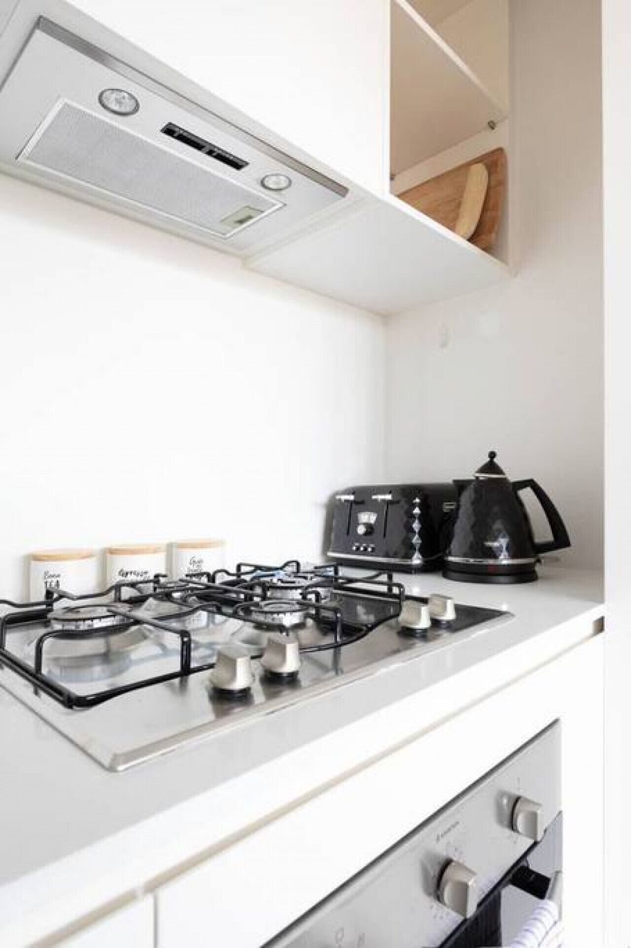 Sleek · Sleek Collingwood*FreeCarpark*Netflix* — image 17