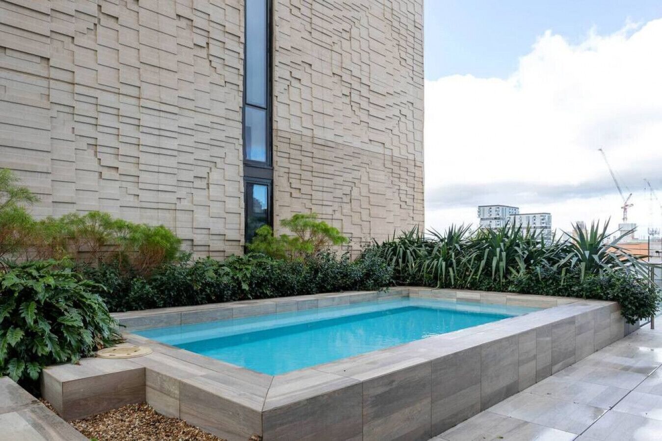 Sleek · Sleek Collingwood*FreeCarpark*Netflix* — image 8