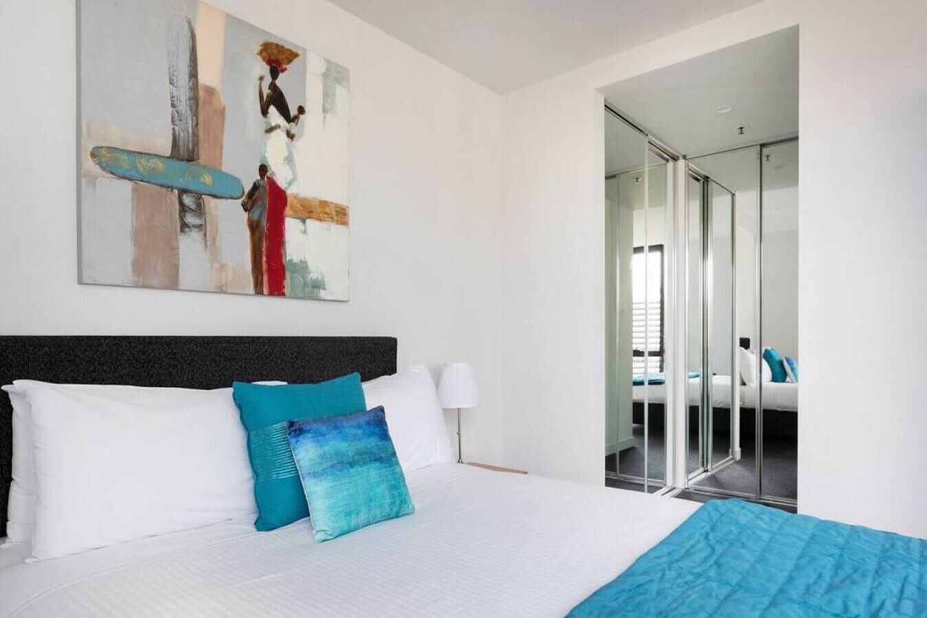 Sleek · Sleek Collingwood*FreeCarpark*Netflix* — image 22