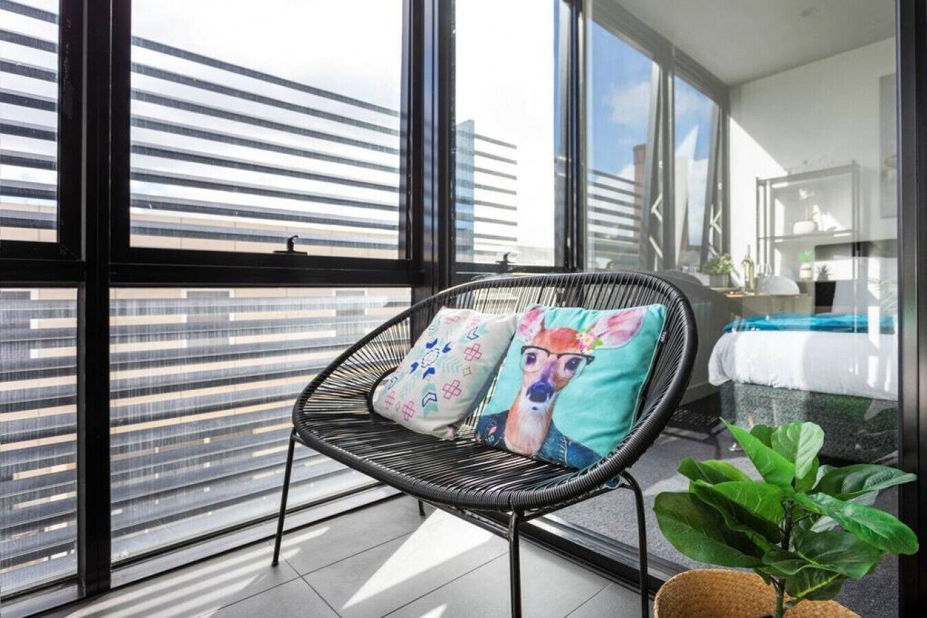 Sleek · Sleek Collingwood*FreeCarpark*Netflix* — image 3