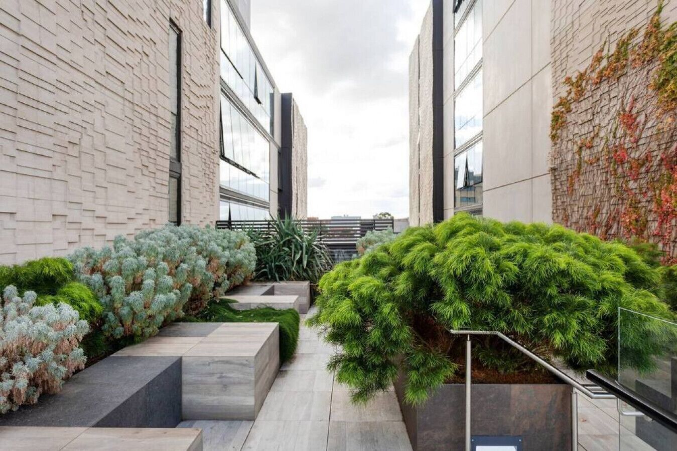 Sleek · Sleek Collingwood*FreeCarpark*Netflix* — image 7