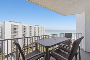 Outdoor dining - Private Beach with Free Beach Service included March - October.    Book today at Hap's Holiday! (Miramar Beach)