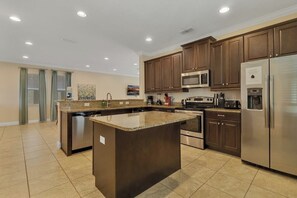 冰箱、微波炉、烤箱、炉灶