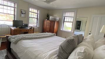 2 bedrooms, desk, iron/ironing board, free WiFi